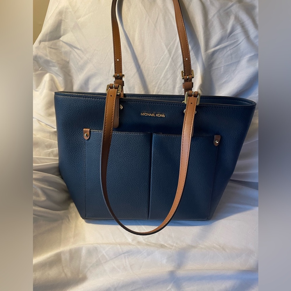 Michael Kors Tote, Navy, like new!
